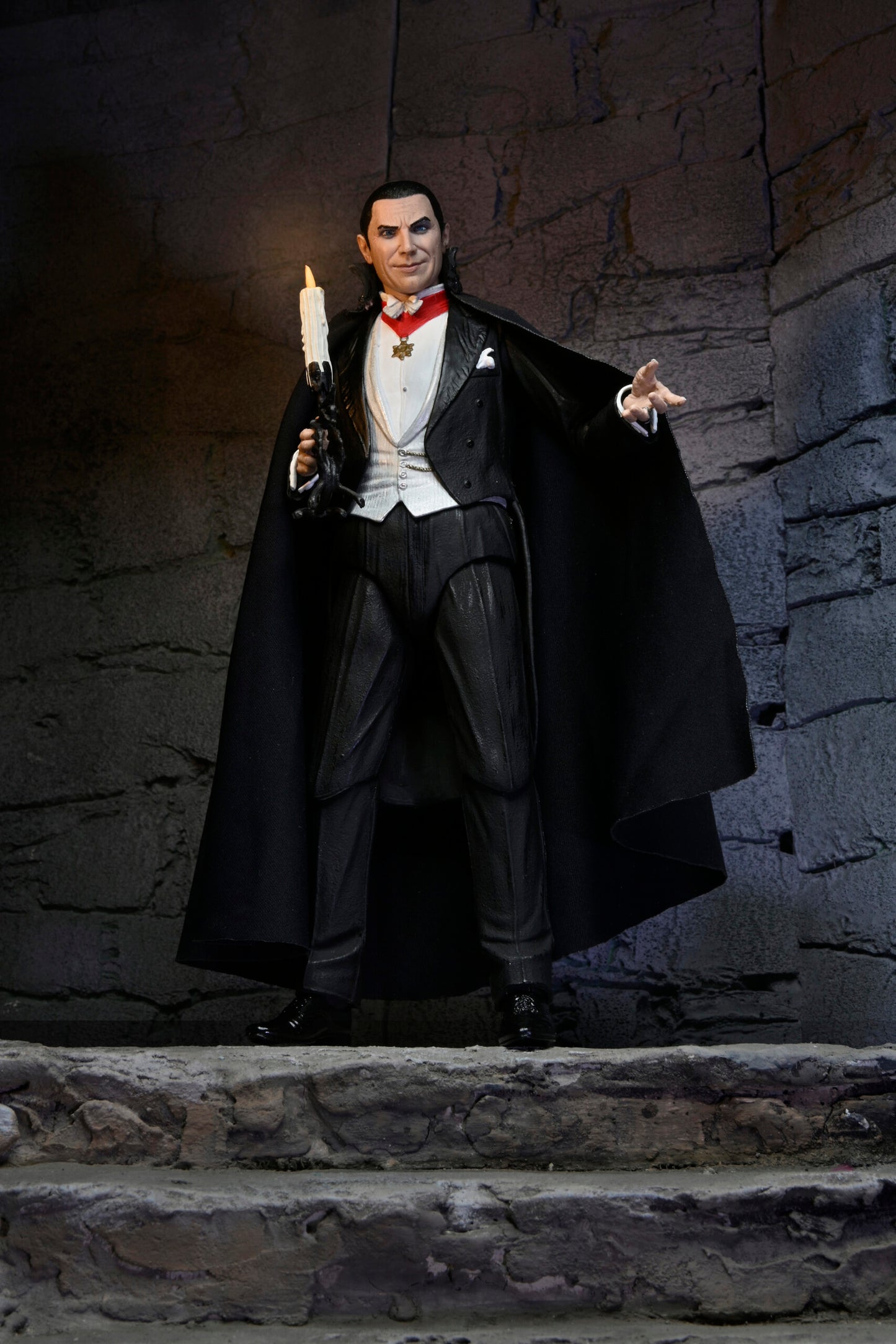 Universal Monsters 7″ Scale Action Figure – Ultimate Dracula-Transylvania